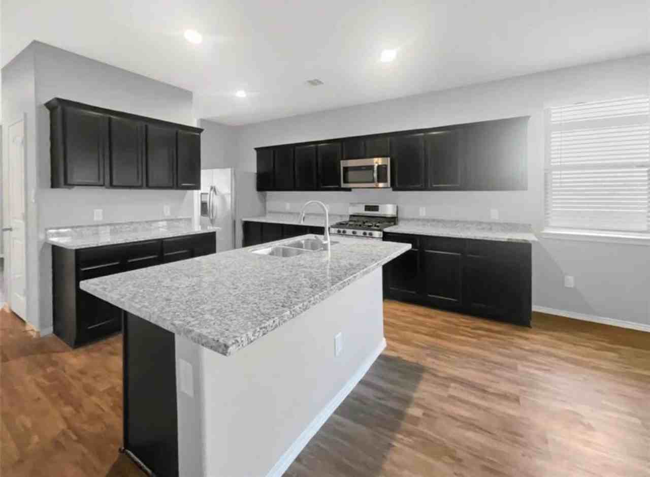 14215 Glacier Bay Ct - Photo 3 of 8