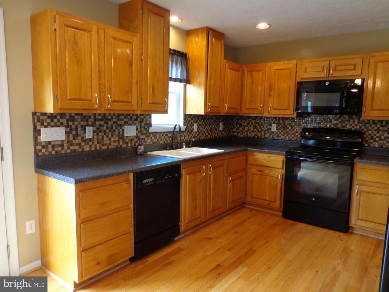 49505 Captains Ct - Photo 3 of 23