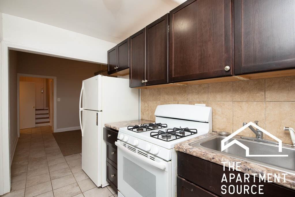 1371 W Estes Ave #2D - Photo 3 of 14