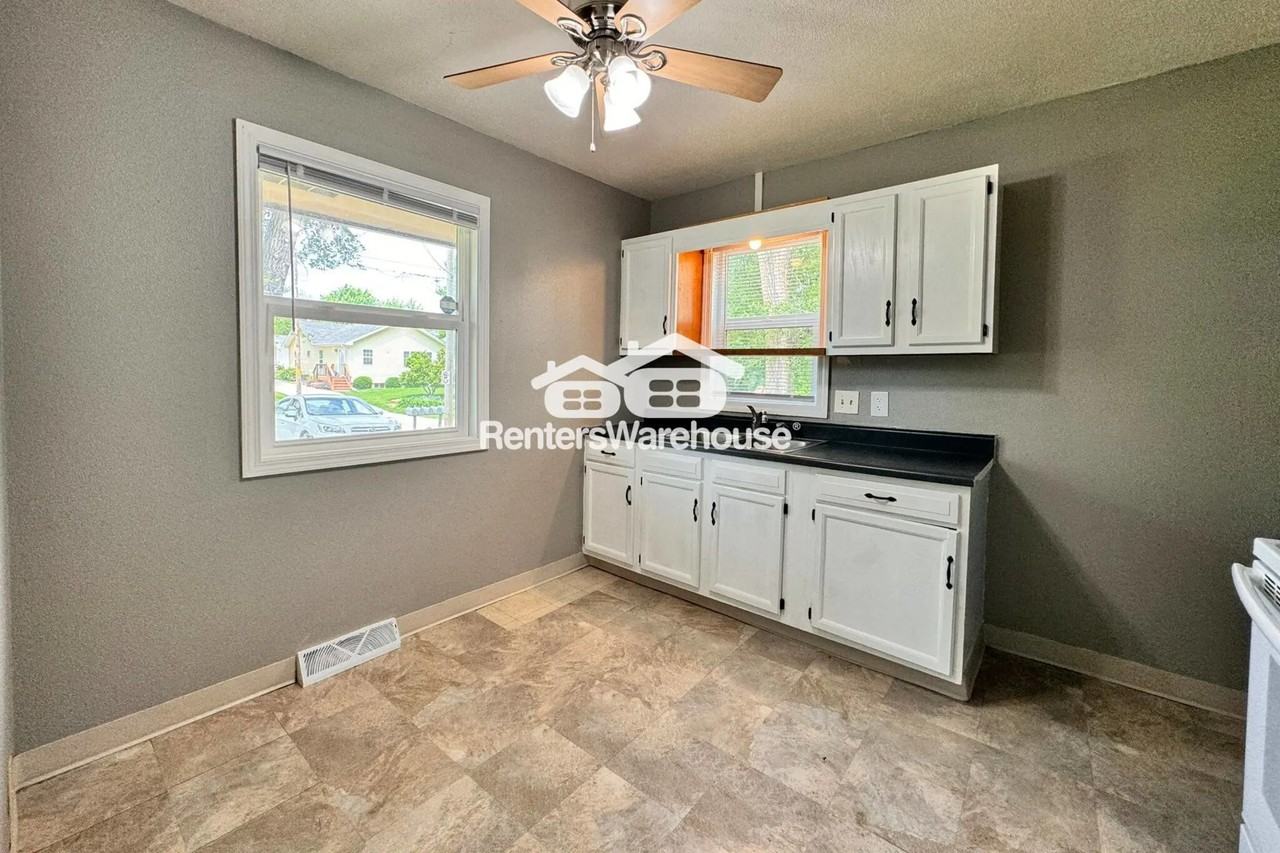 349 E Rose Ave - Photo 3 of 12