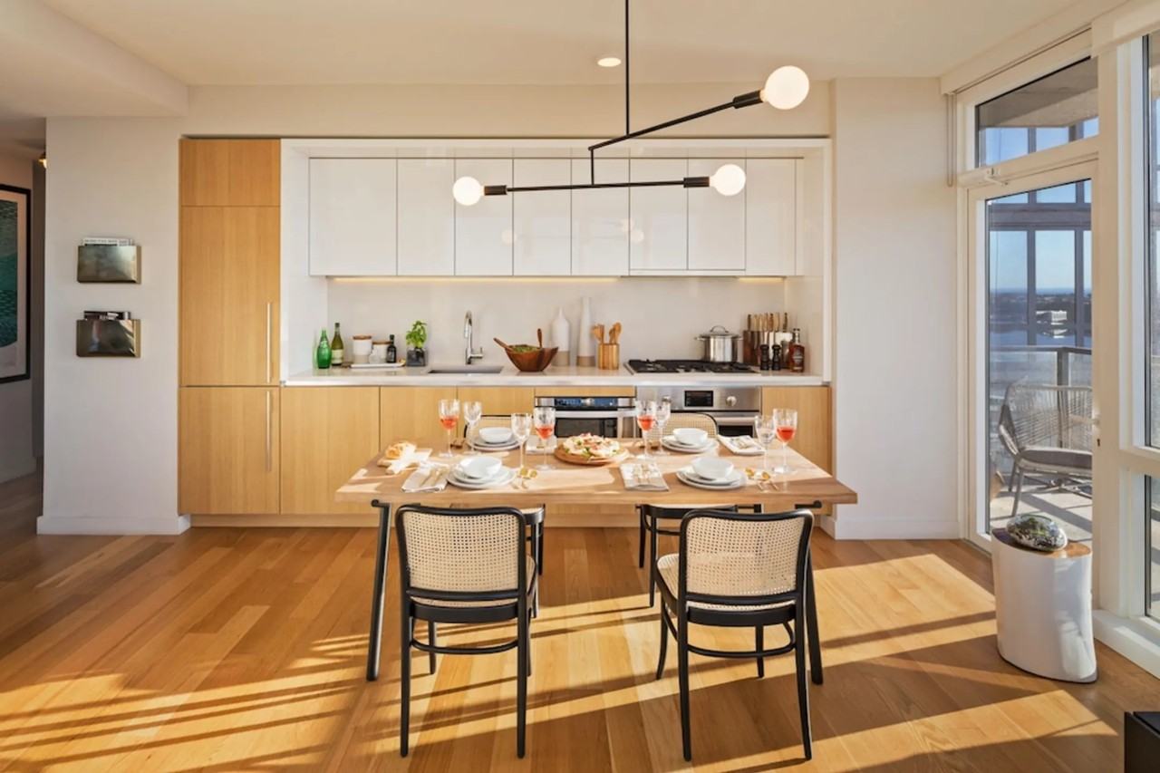 610 W 43rd St - Photo 3 of 12