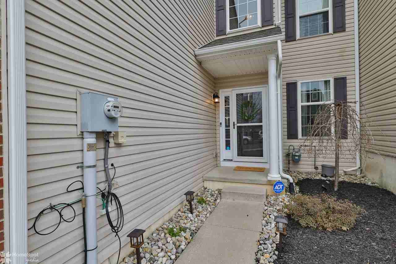 5212 Spring Ridge Dr E - Photo 3 of 31