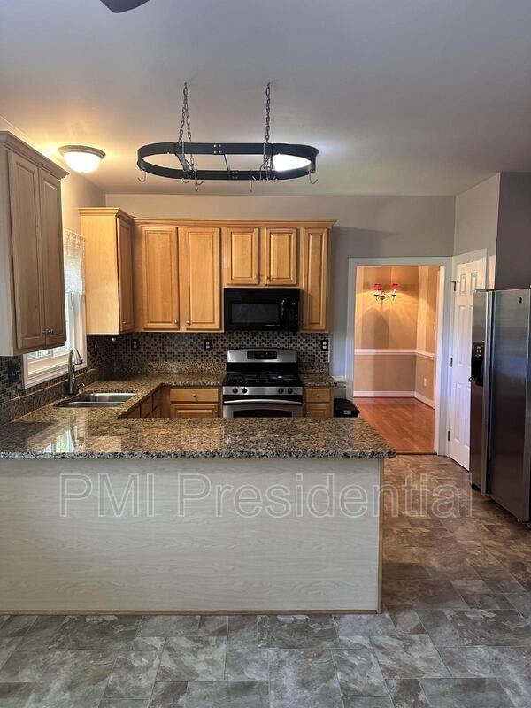 1213 Hawkins Wood Cir - Photo 3 of 17