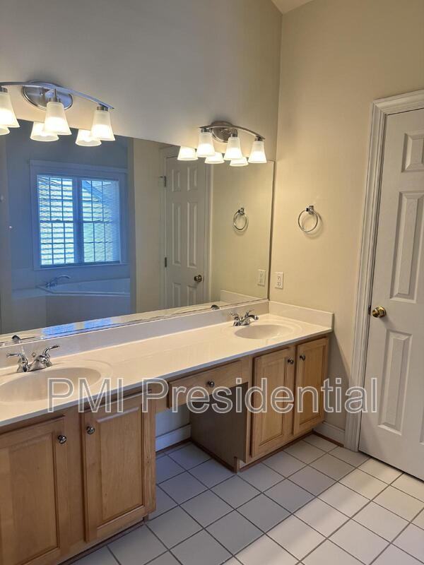 1213 Hawkins Wood Cir - Photo 7 of 17
