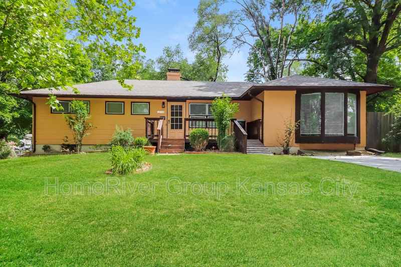 10700 Newton Ave - Photo 3 of 25