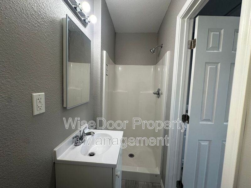 2752 E 58th St #B - Photo 7 of 11