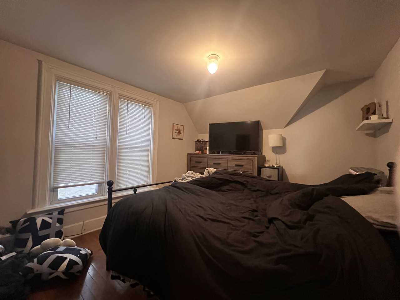 1529 N Van Buren St #B - Photo 3 of 7