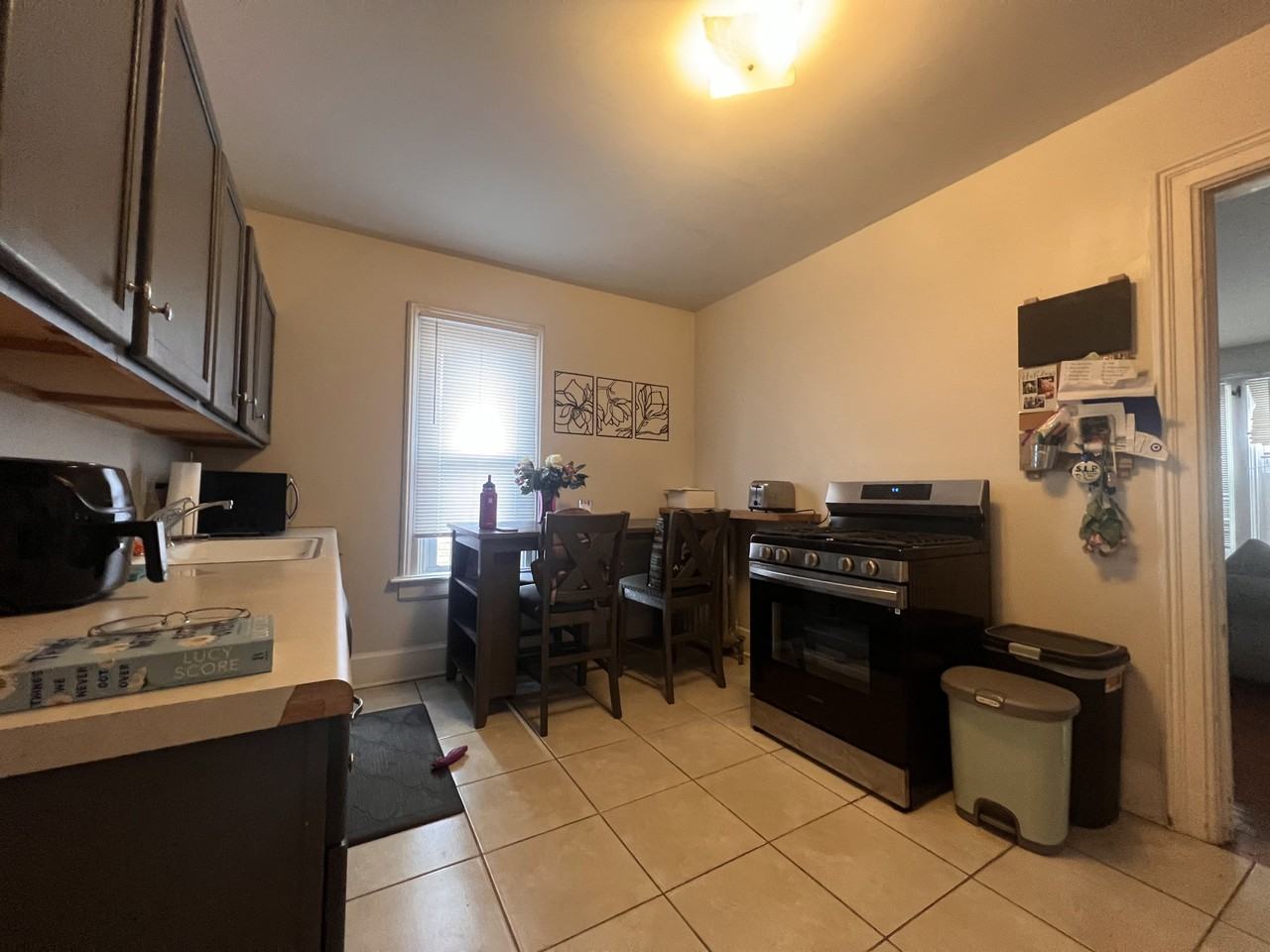 1529 N Van Buren St #B - Photo 4 of 7