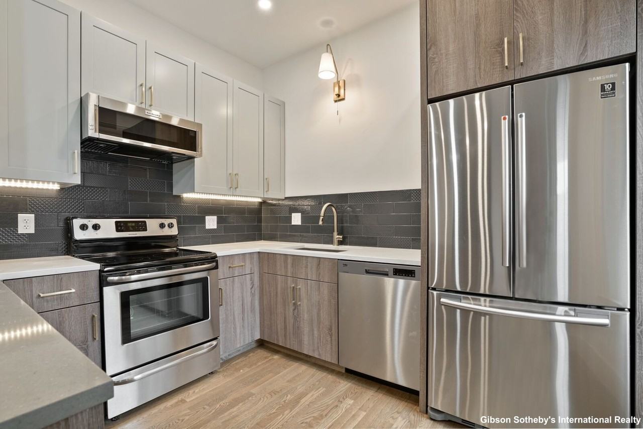 512 Massachusetts Ave #5 - Photo 3 of 17