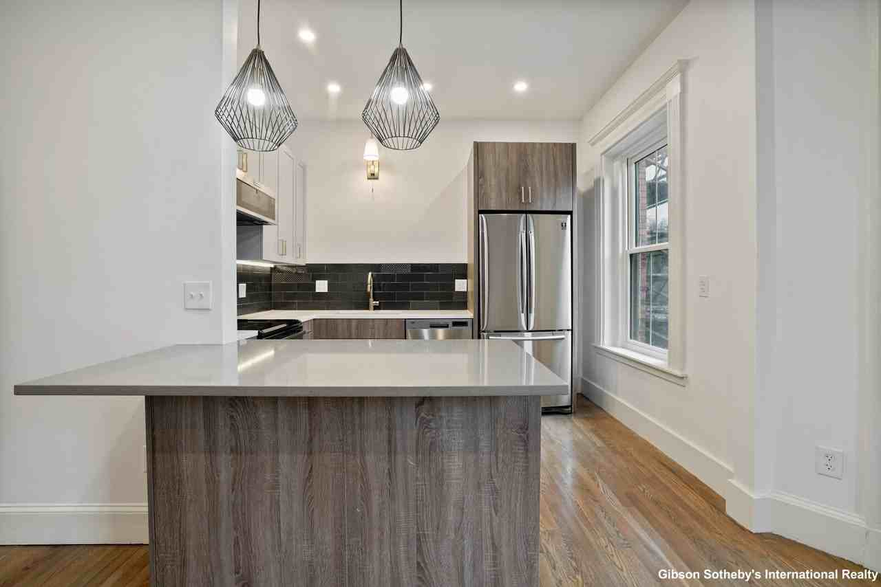 512 Massachusetts Ave #5 - Photo 5 of 17
