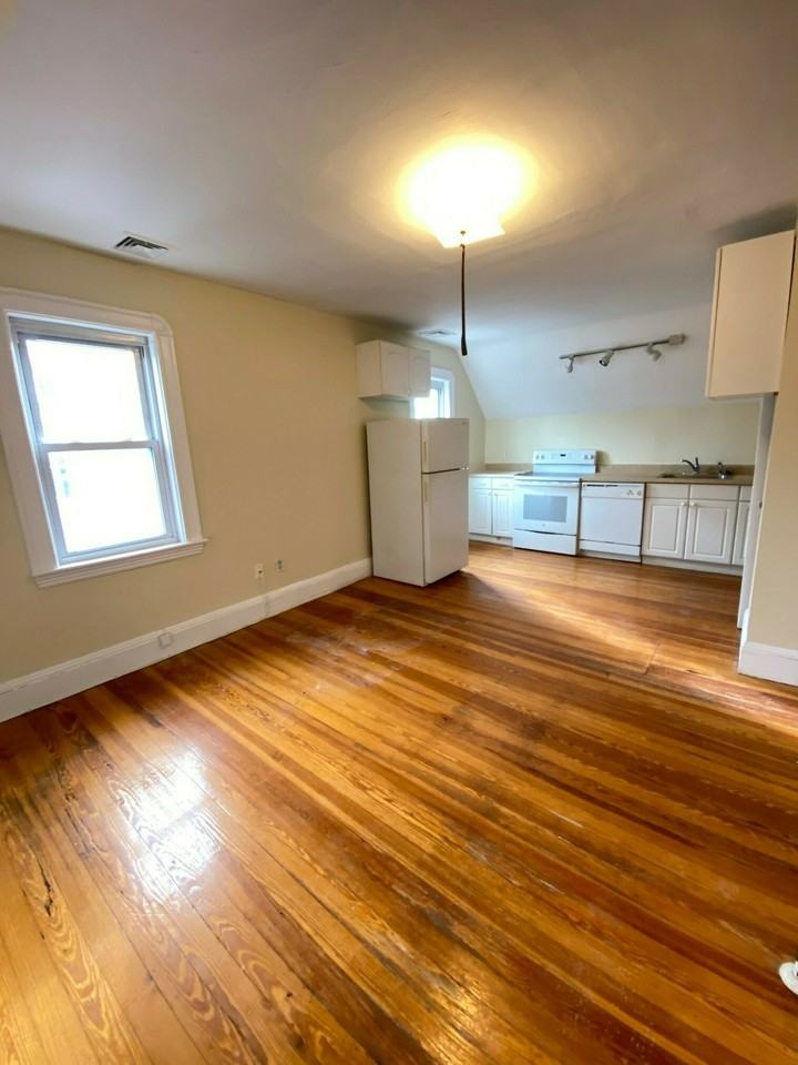 Holyoke Rd 3, Somerville, MA 02144 3 Bedroom Apartment for Rent