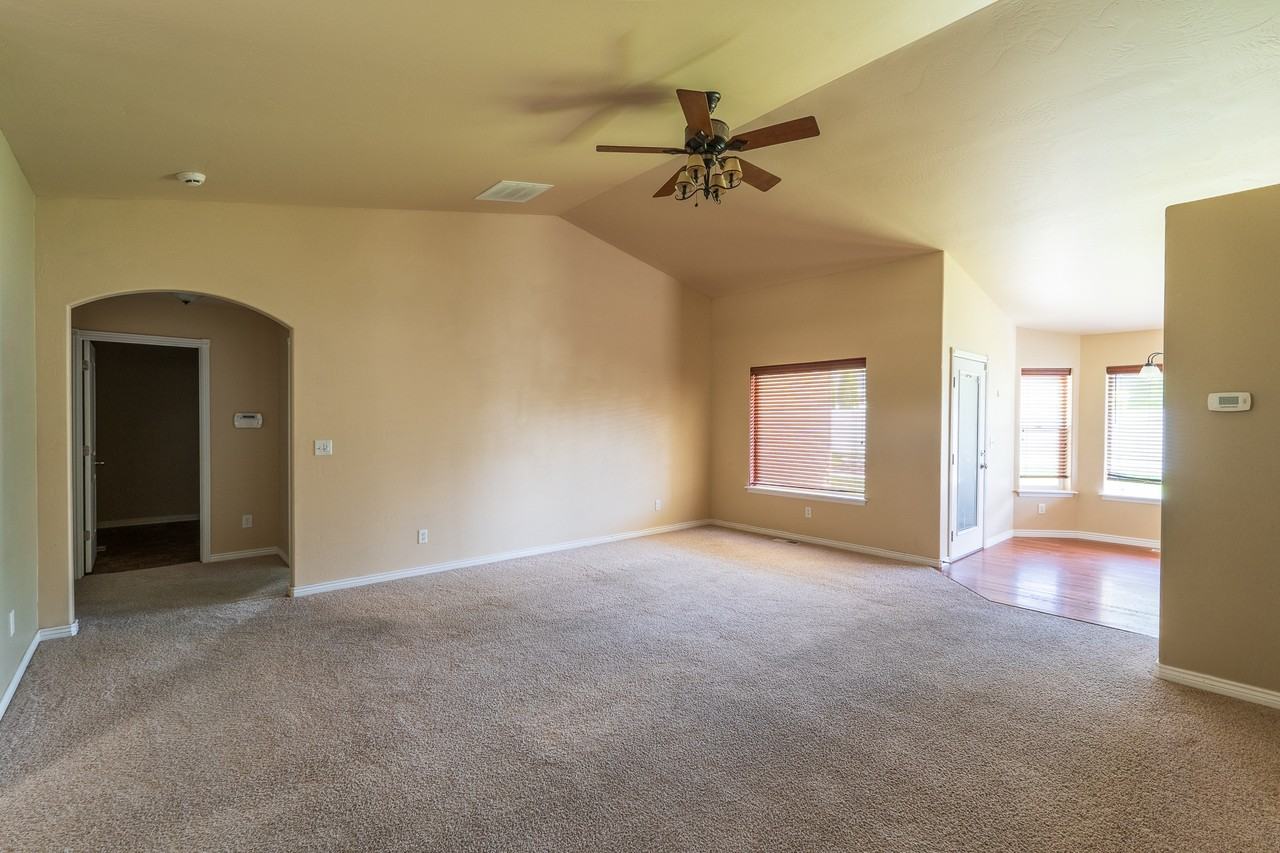 947 N College Rd W - Photo 2 of 16
