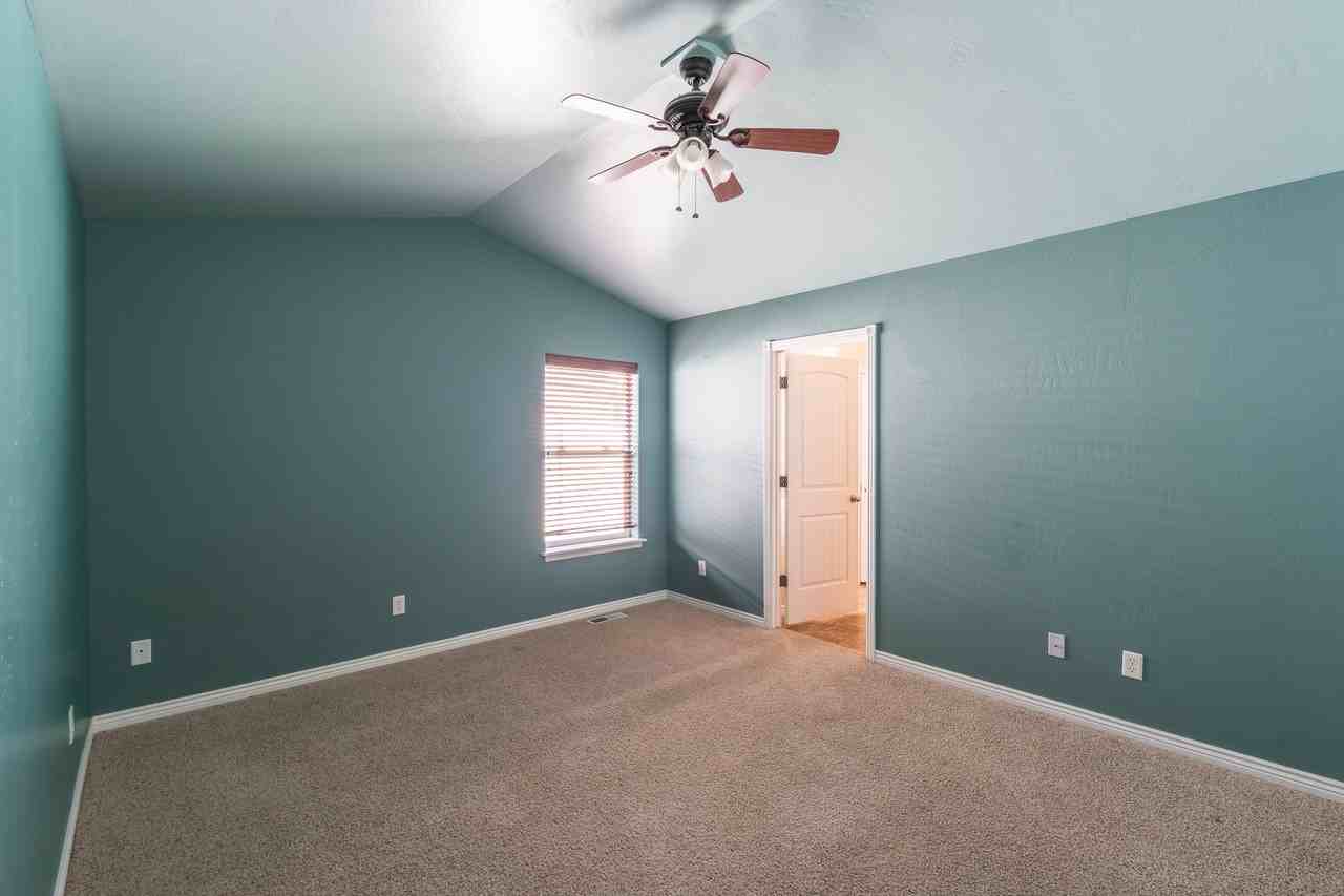 947 N College Rd W - Photo 4 of 16