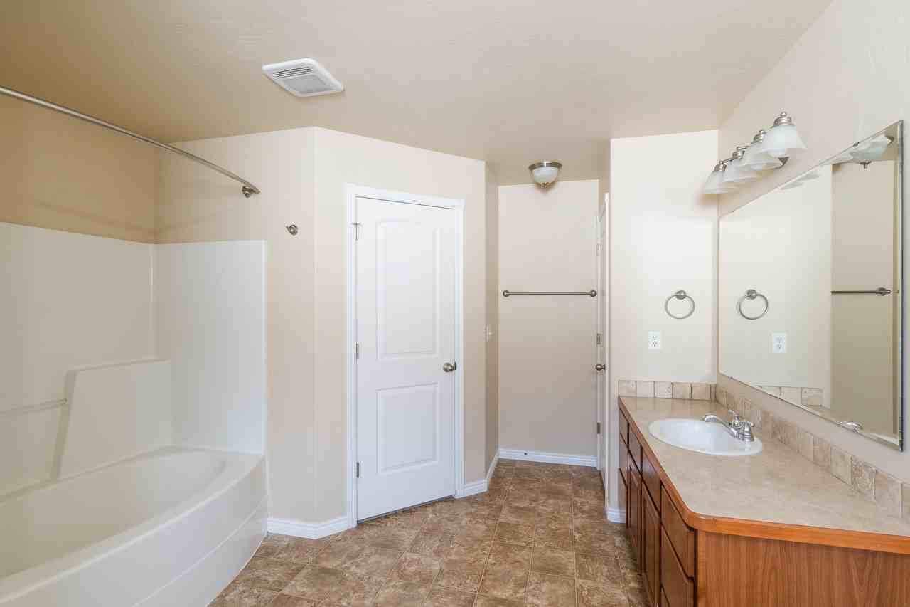 947 N College Rd W - Photo 7 of 16