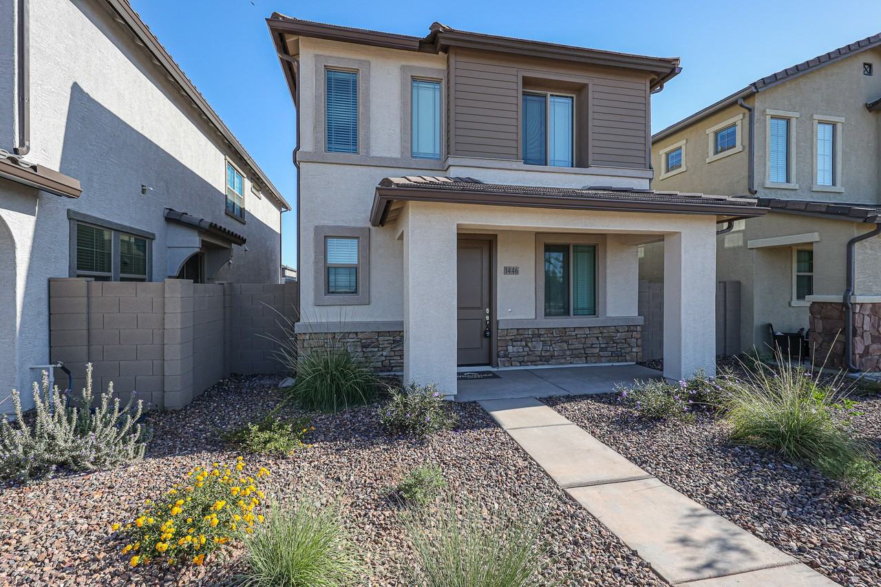 1446 W Sparrow Dr - Photo 2 of 34