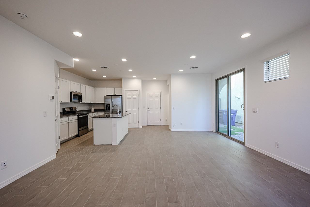 1446 W Sparrow Dr - Photo 6 of 34