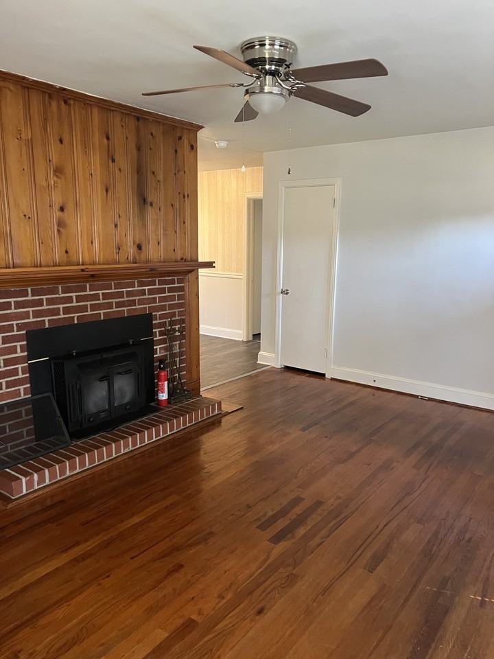 225 Franklin Street - Photo 4 of 9