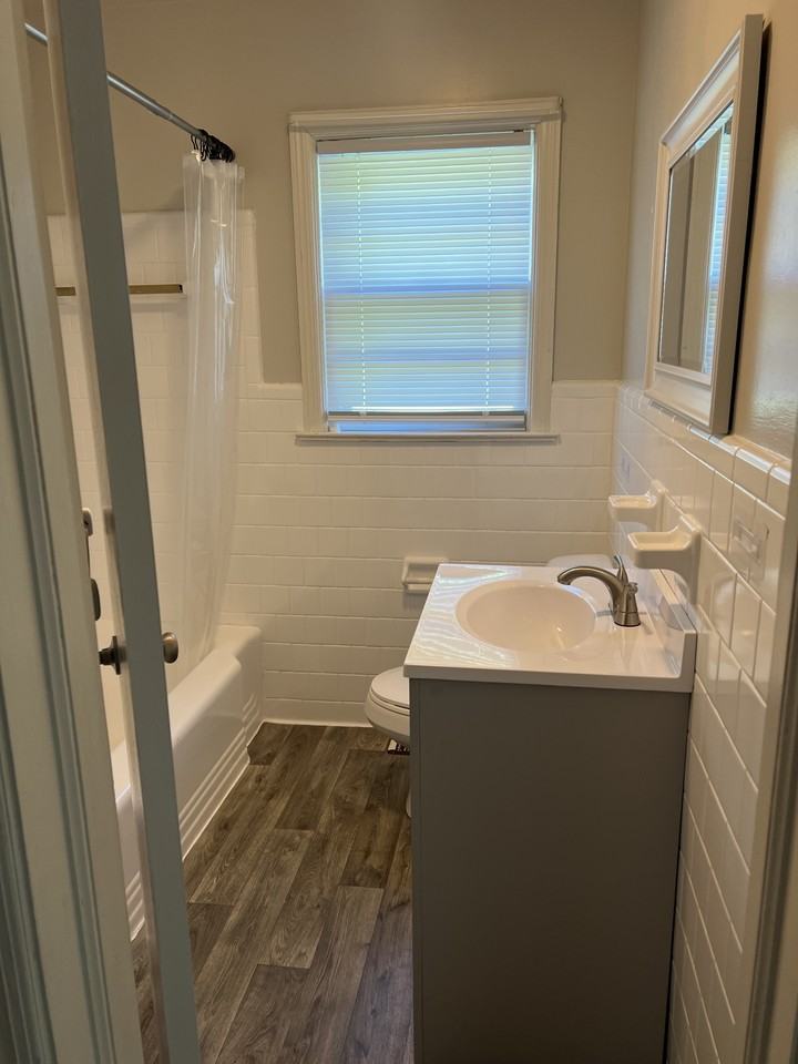 225 Franklin Street - Photo 5 of 9