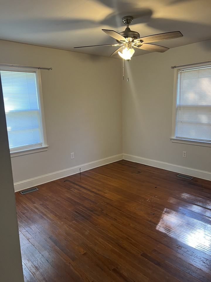 225 Franklin Street - Photo 7 of 9