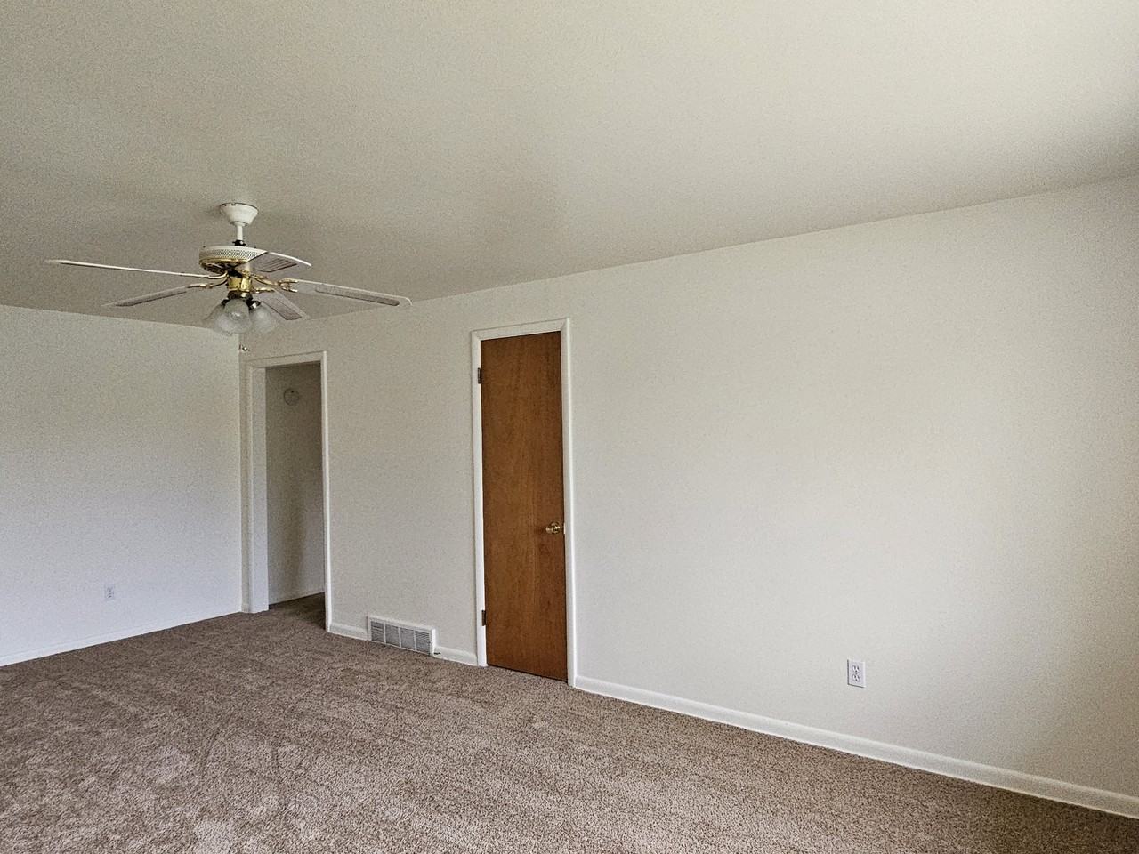 110 S Cody Ct - Photo 3 of 21