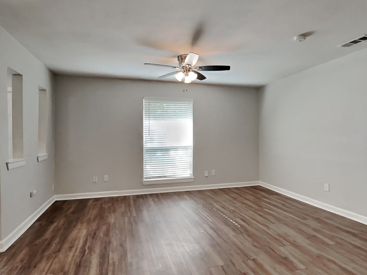 1724 Spring Lake Dr - Photo 2 of 20