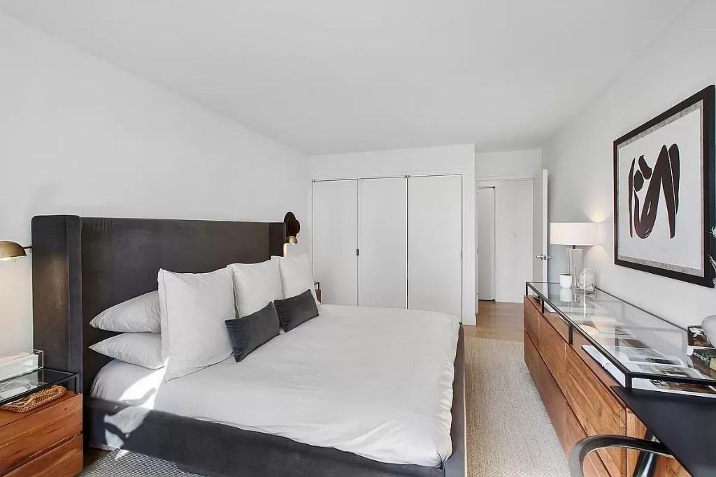 Rector Pl #10J - Photo 2 of 13