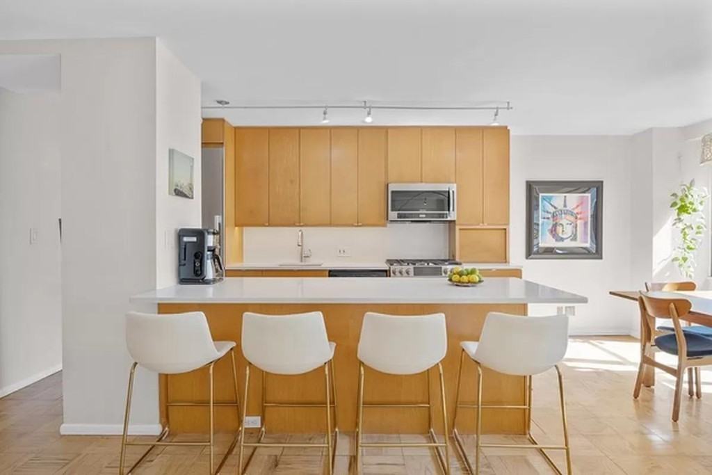 E 14th St #1009 - Photo 3 of 11