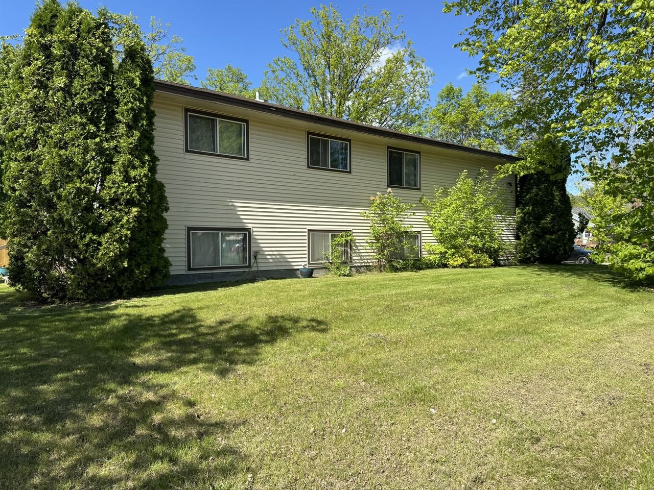 501 Northeast 4th Street - Photo 3 of 12