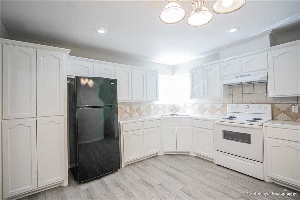 2214 West Candlelight Lane - Photo 4 of 16