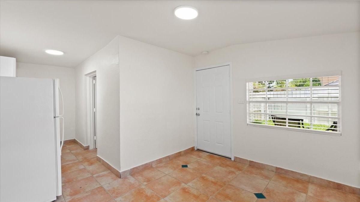 2385 Southwest 17th Street - Photo 3 of 16