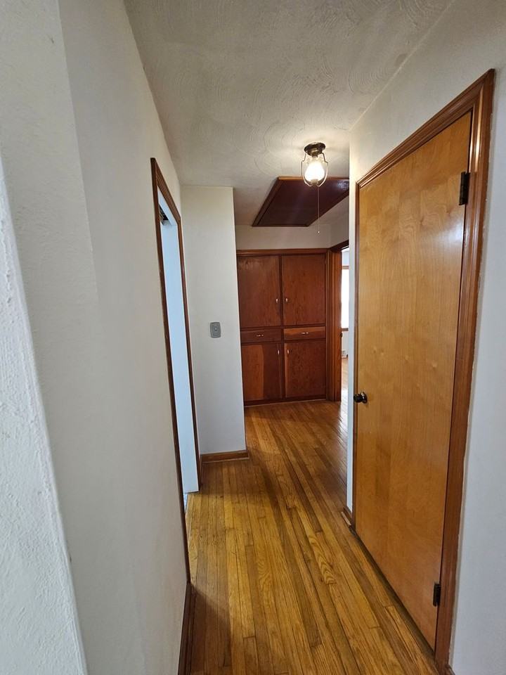 2712 Old Hartford Rd - Photo 3 of 13