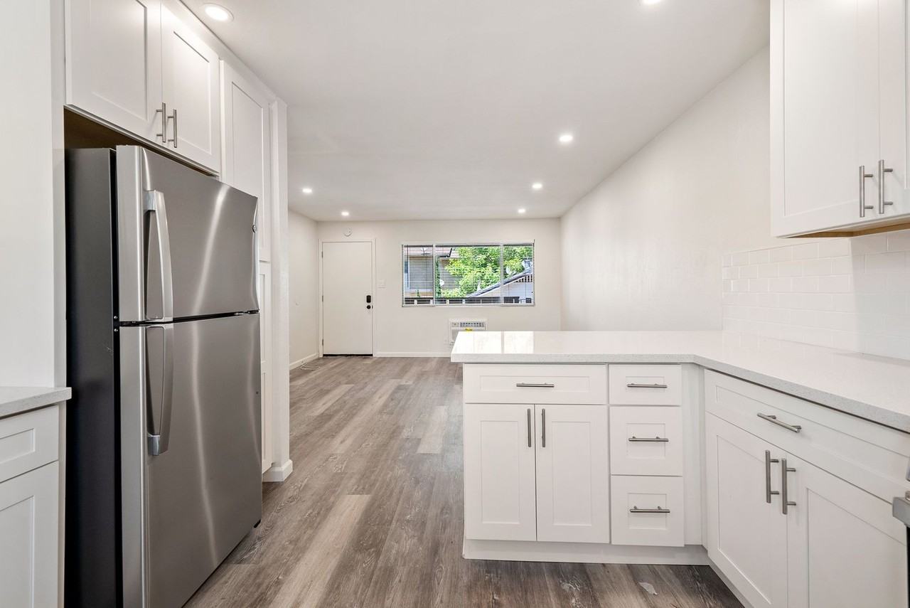 839 17th Street - Photo 5 of 19