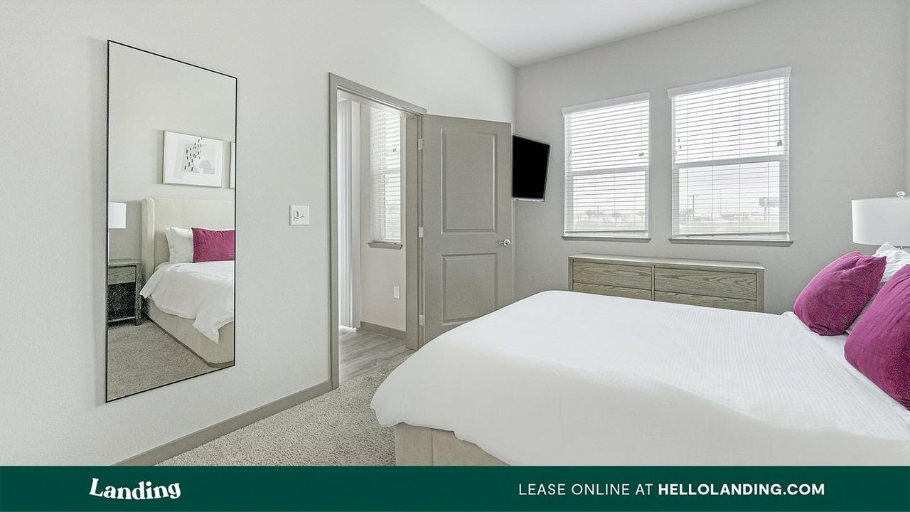 3150 W Twain Avenue - Photo 4 of 50