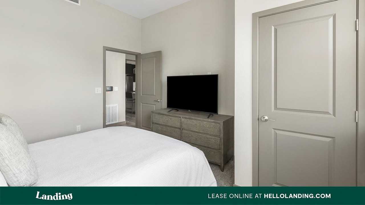 3150 W Twain Avenue - Photo 3 of 50