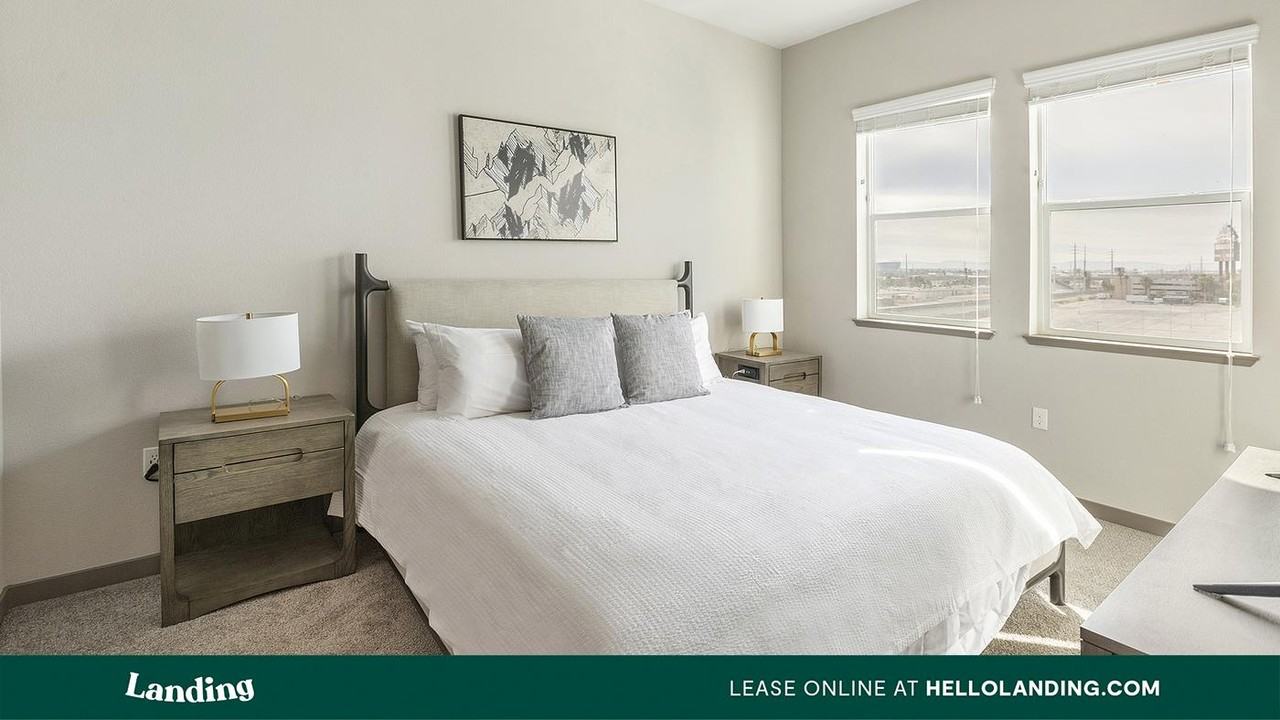 3150 W Twain Avenue - Photo 4 of 50