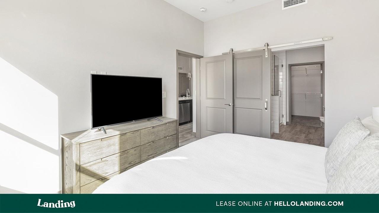 3150 W Twain Avenue - Photo 6 of 50