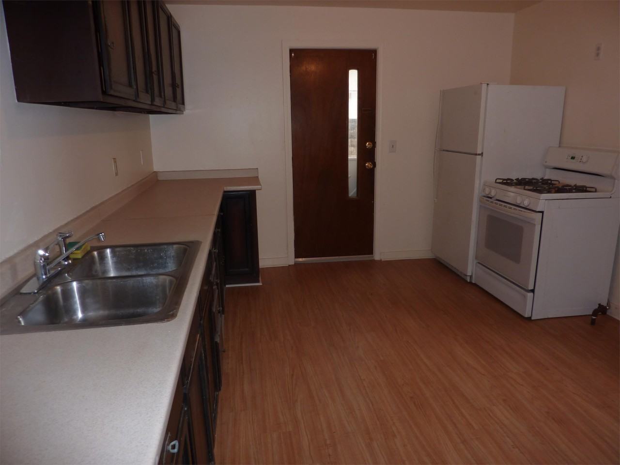 131 Clinton St - Photo 3 of 18