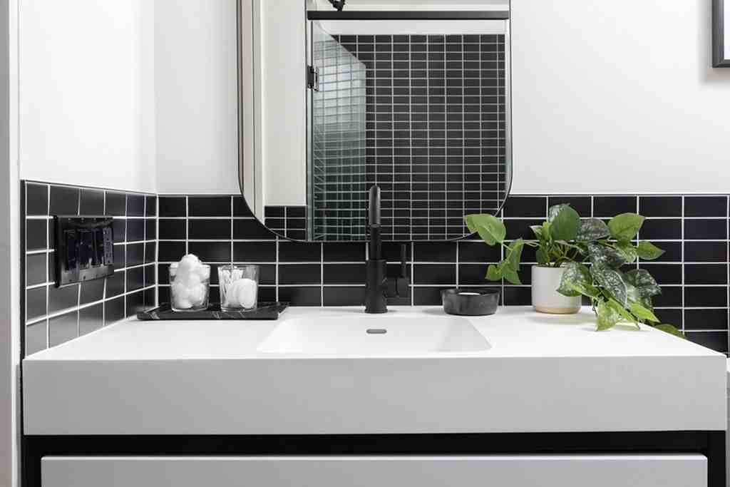 1932 Hi Line Dr - Photo 2 of 27