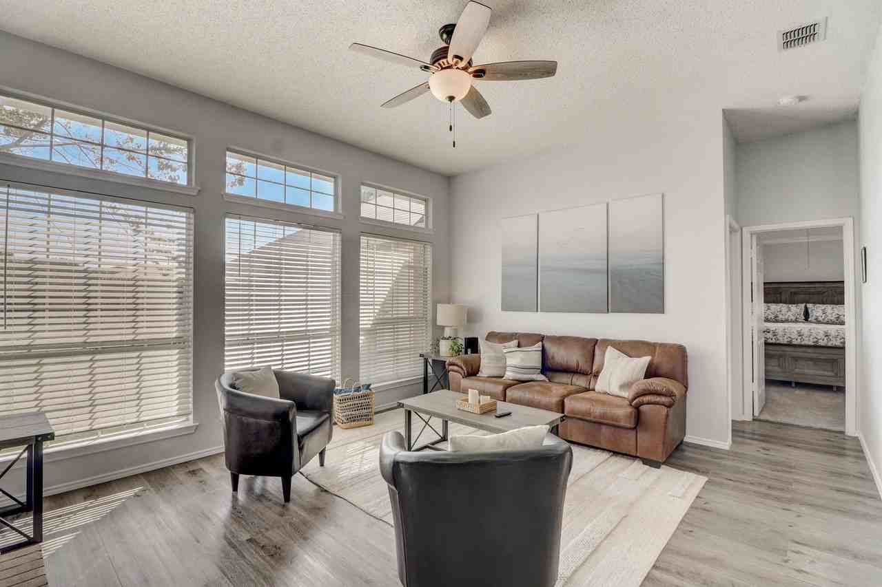 6302 Mount Vernon Dr - Photo 2 of 15