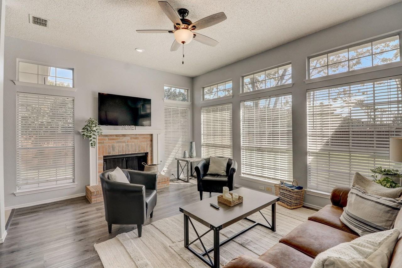 6302 Mount Vernon Dr - Photo 3 of 15