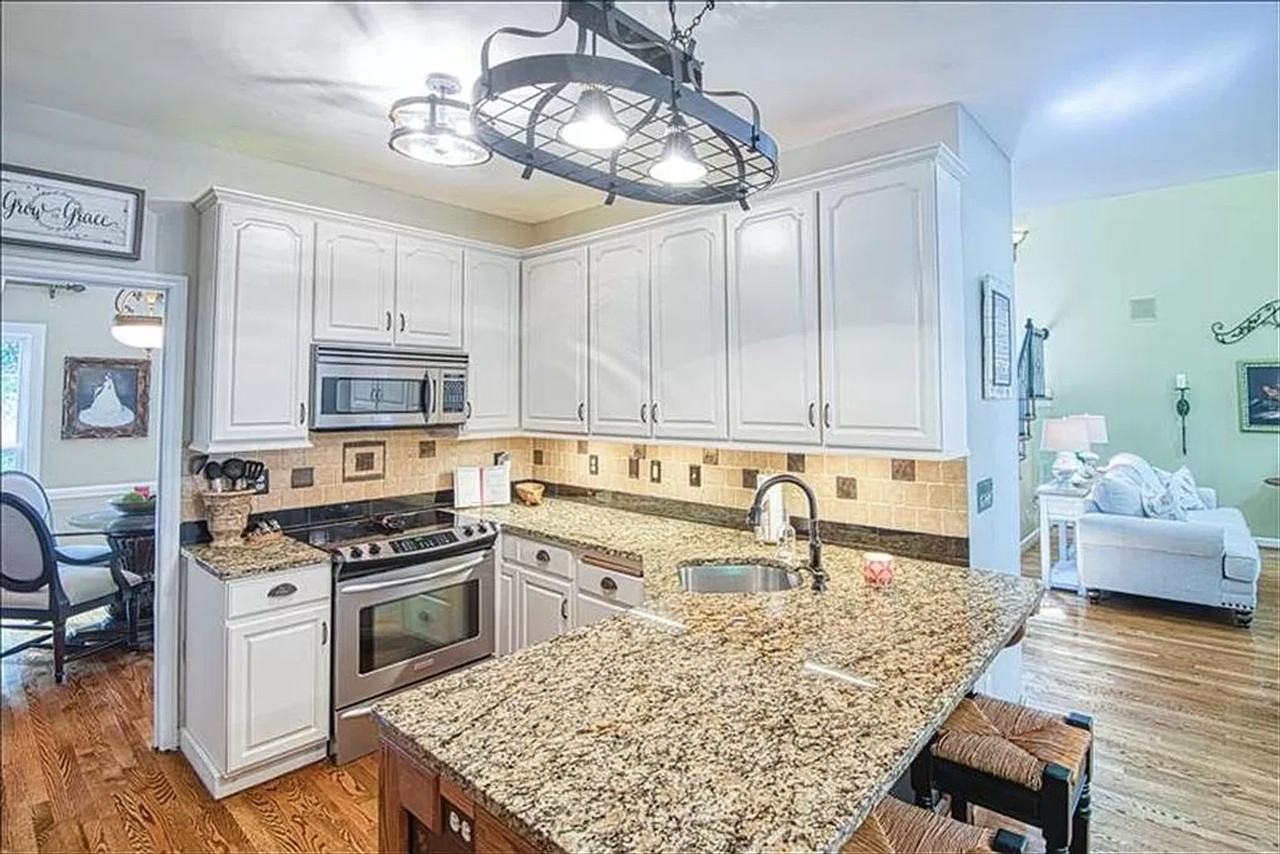 7050 Mariners Ct - Photo 2 of 24