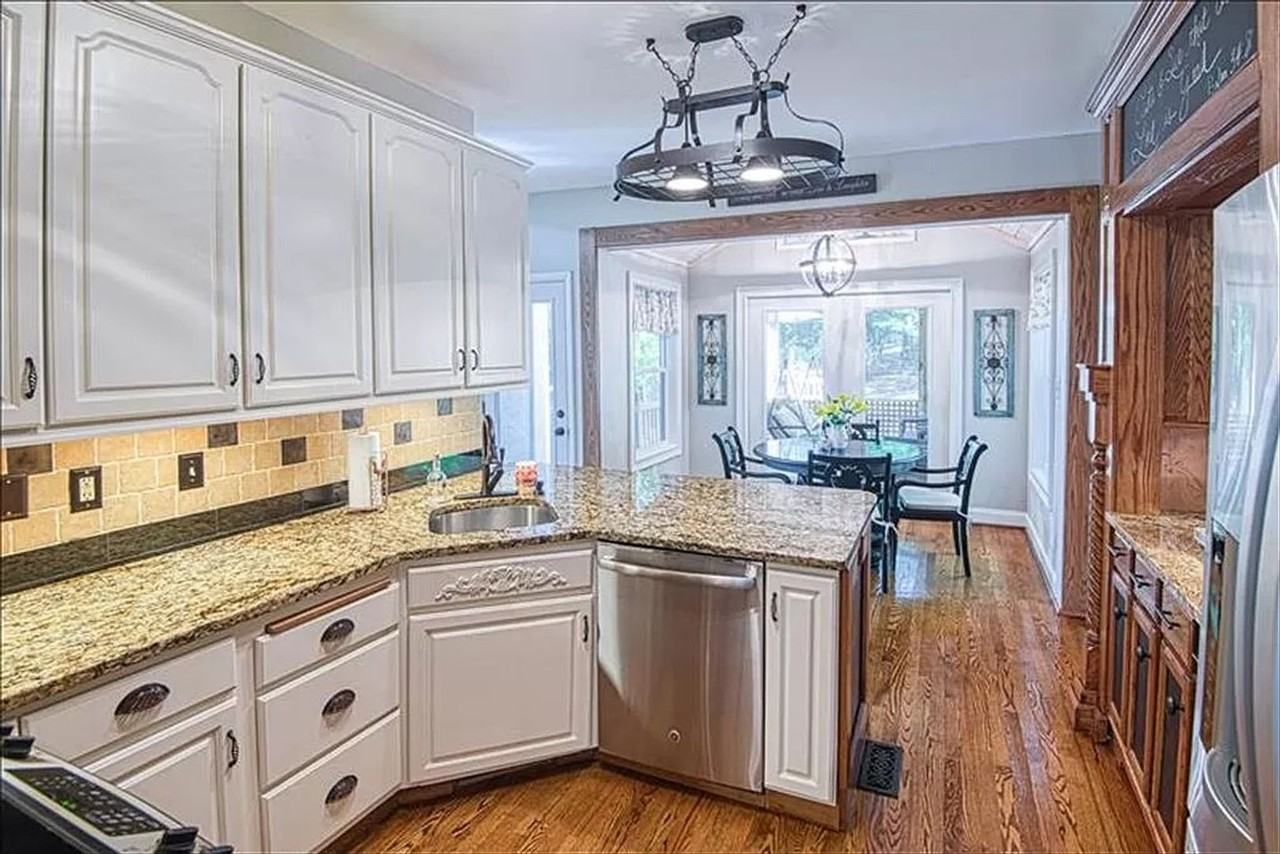 7050 Mariners Ct - Photo 3 of 24