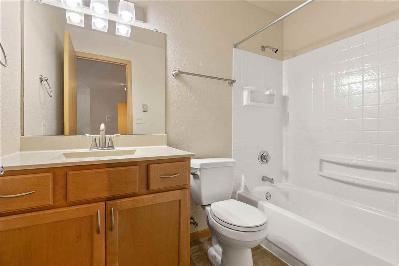 CDDJ Investments LLC (Ridge Pointe Apartments) - Photo 5 of 10