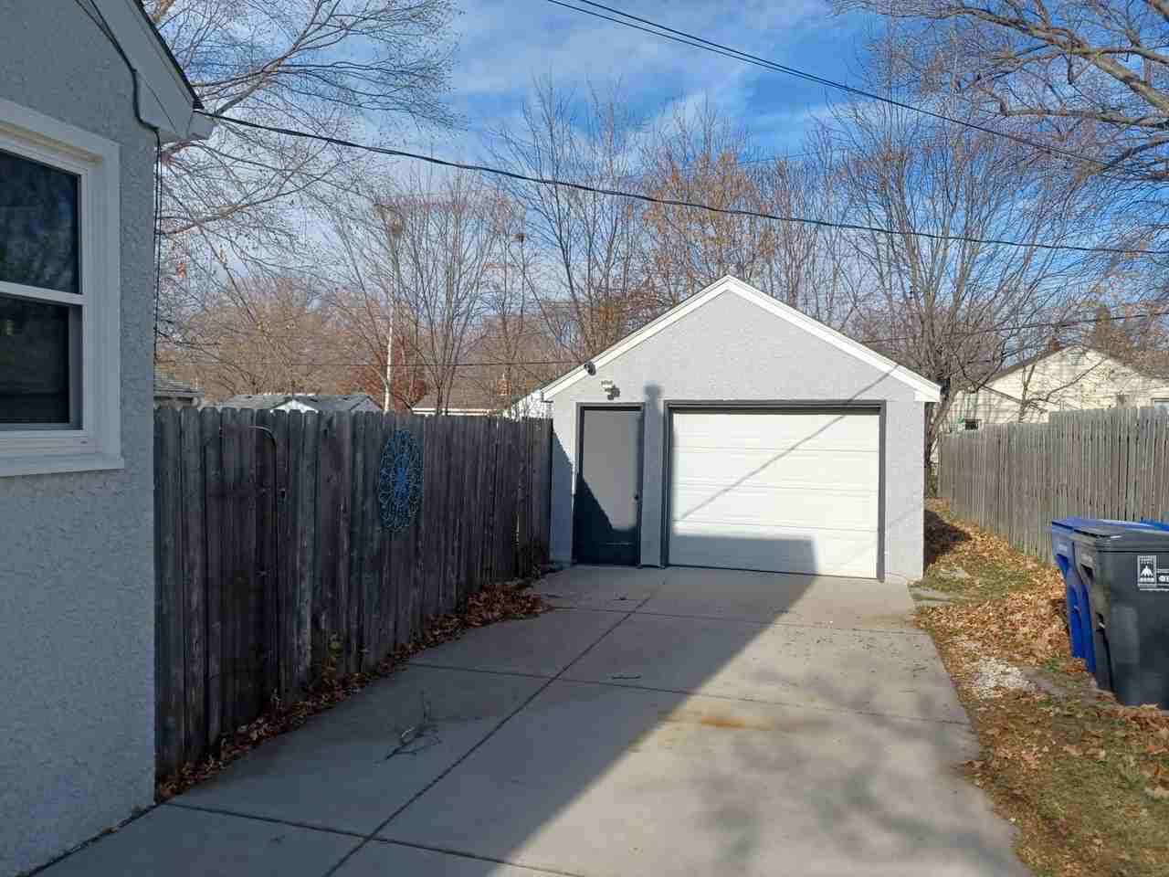 2137 3rd St E - Photo 3 of 39