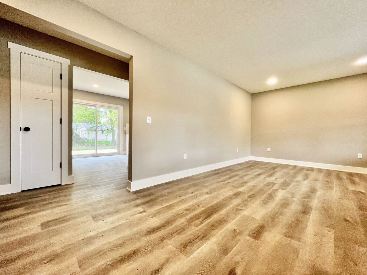 818 Delray Ave Se - Photo 3 of 30