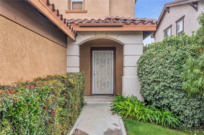 6107 Redlands Ln - Photo 3 of 19