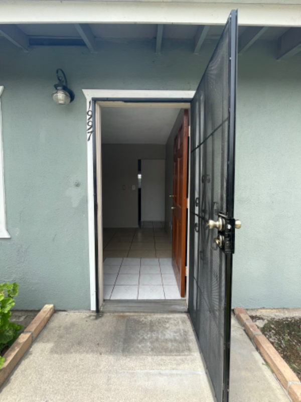 1997 W Houston Ave - Photo 2 of 17