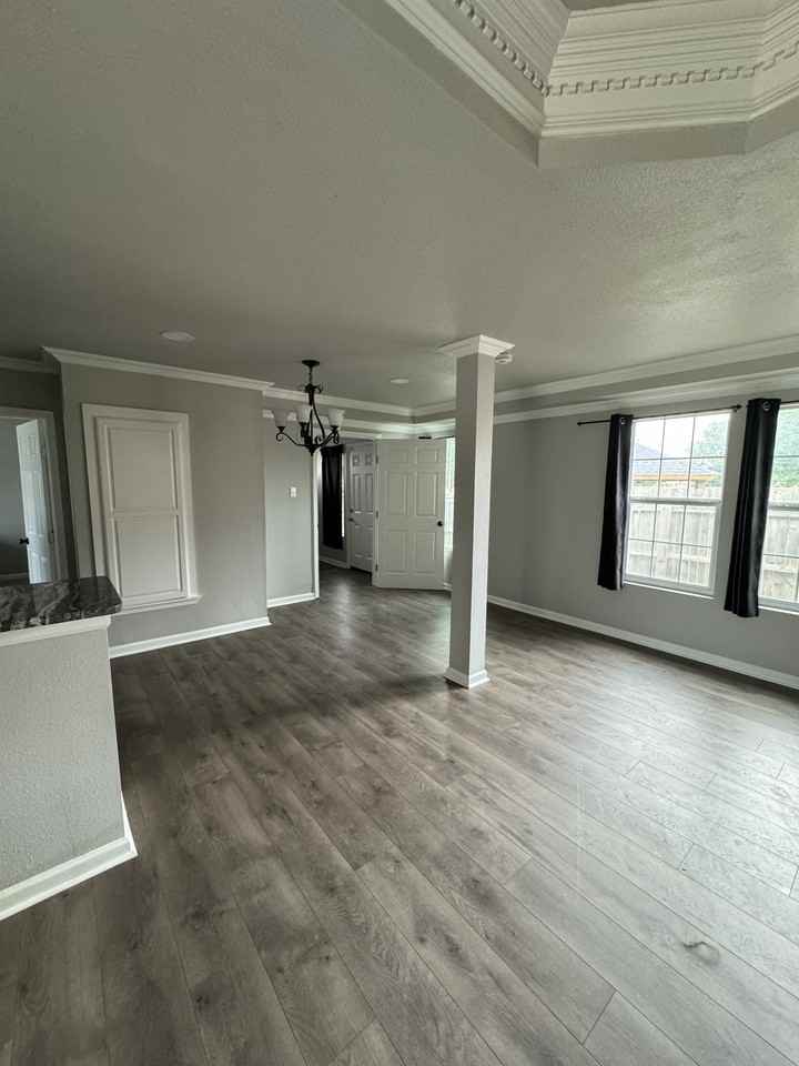 1100 N Colorado St #NA - Photo 2 of 12