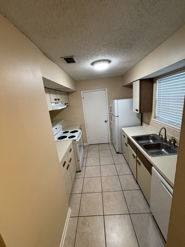 10663 Meadow Lea Dr #NA - Photo 3 of 18