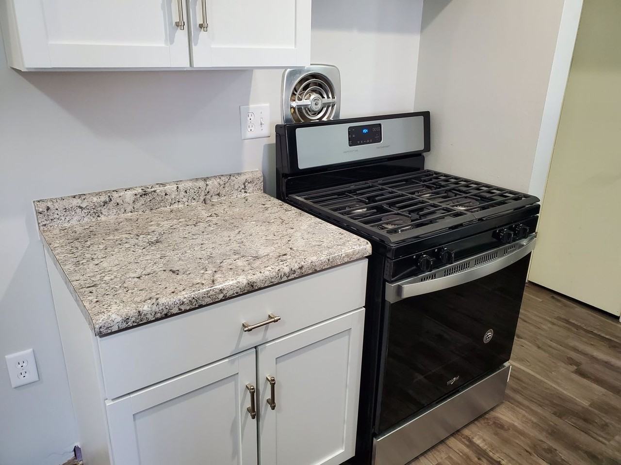 2545 2545 N. Cramer - 107 - Photo 2 of 9